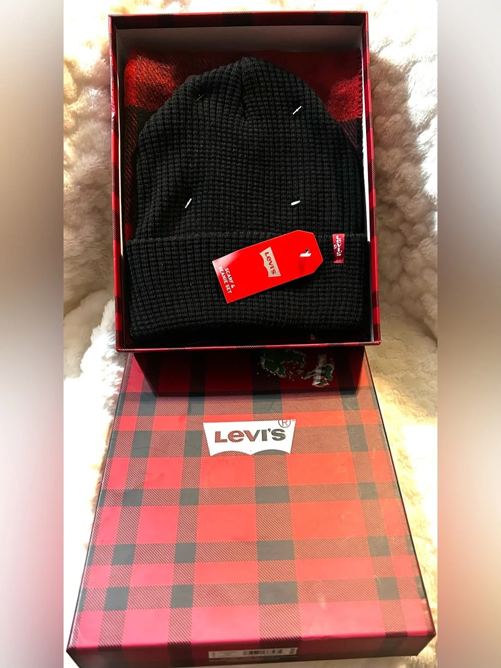NEW Levi’s beanie and buffalo plaid hat/scarf set